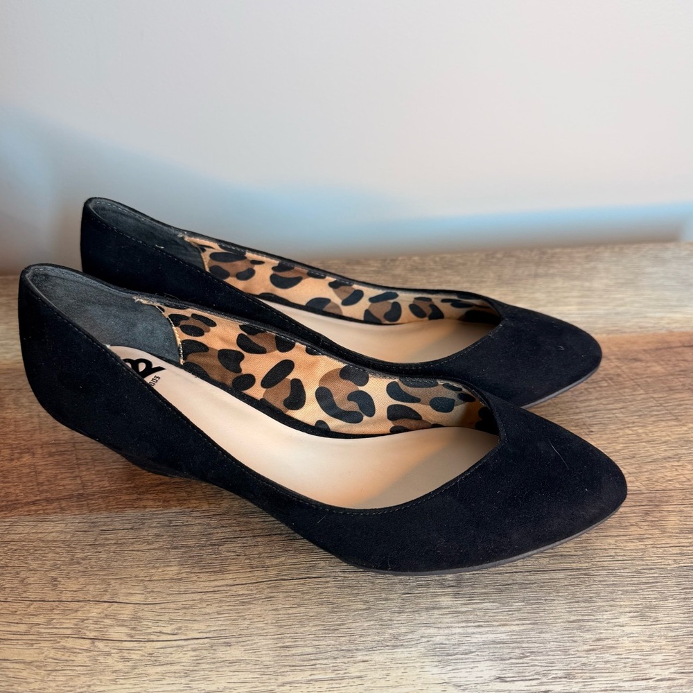 FERGALICIOUS Women’s Black Microfiber Kitten Wedge Heels Size 9.5 - Picture 2 of 10
